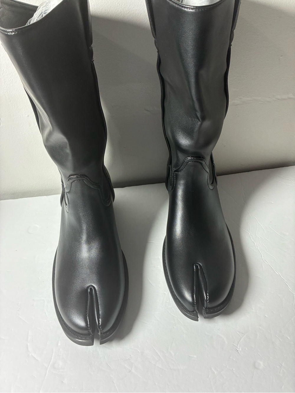 Women's Black Split-Toe Heeled Boots